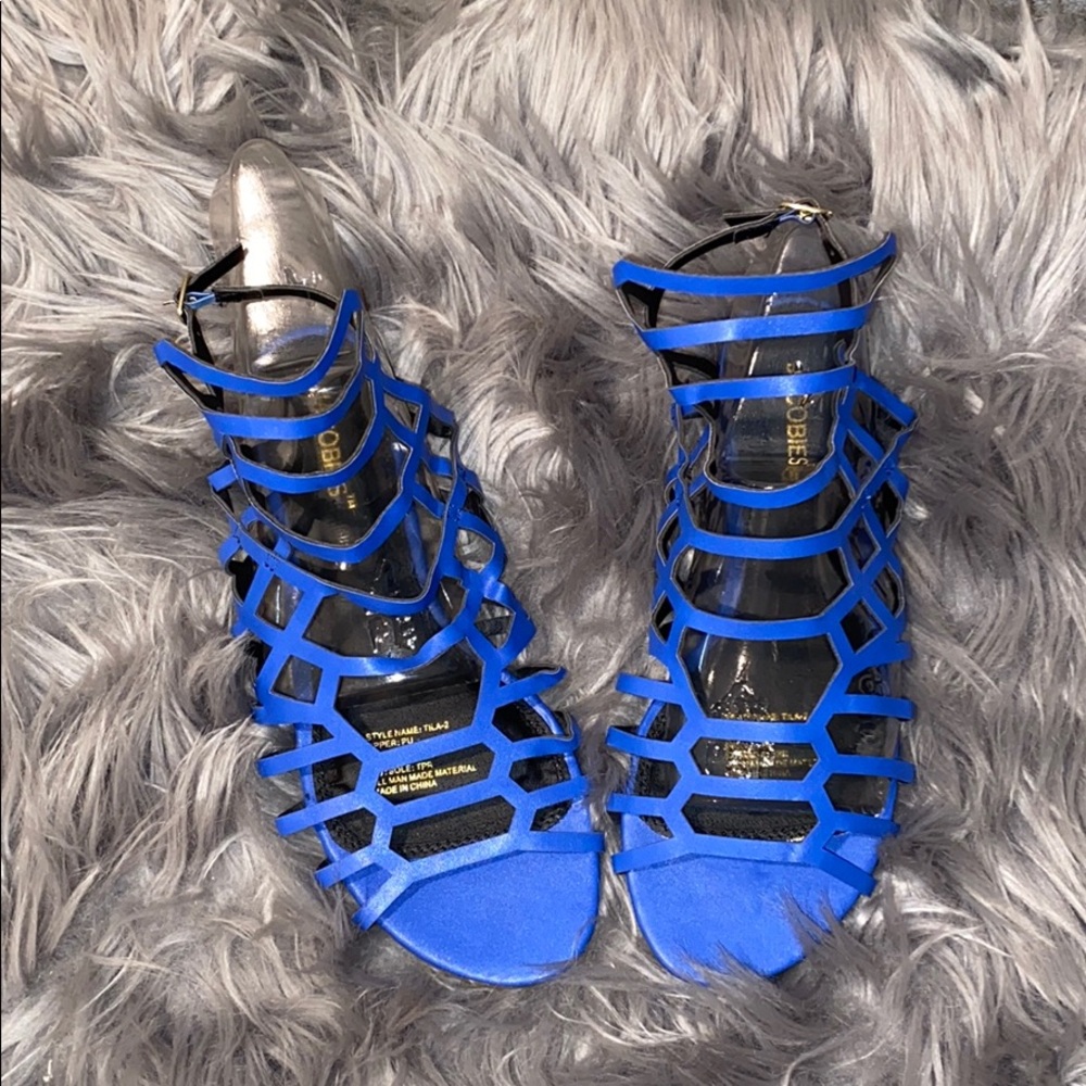 ‼️ SALE ‼️ Sandals - Picture 1 of 4